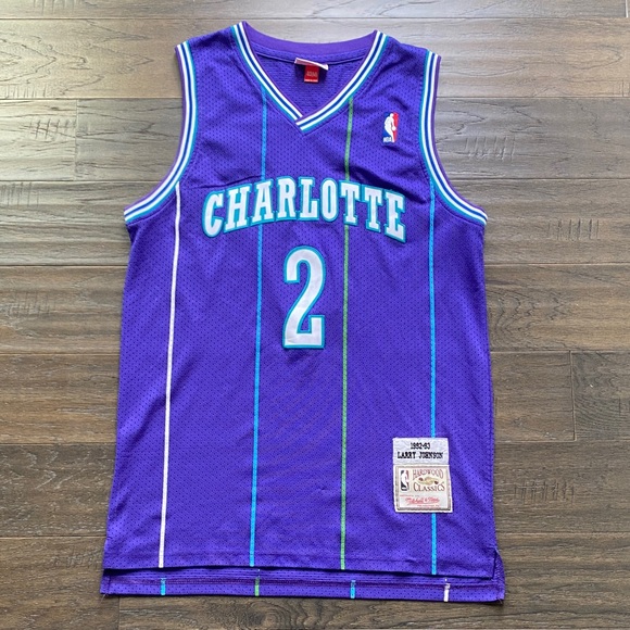 MITCHELL & NESS Larry Johnson Jersey Mens Sz Medium Purple Charlotte Hornets - Picture 1 of 8